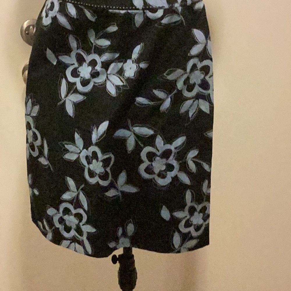 Ann Taylor Skirt 8  100% cotton Blue Floral Print